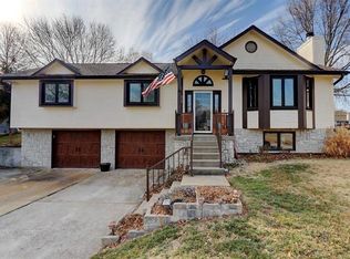 908 SW Cross Creek Dr, Grain Valley, MO 64029