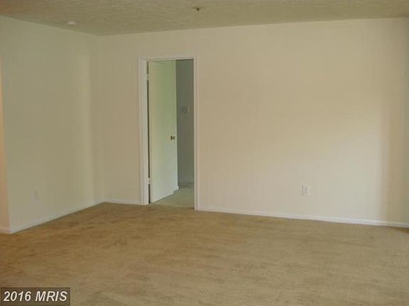 4th image of 8 Russell Ave Unit 308