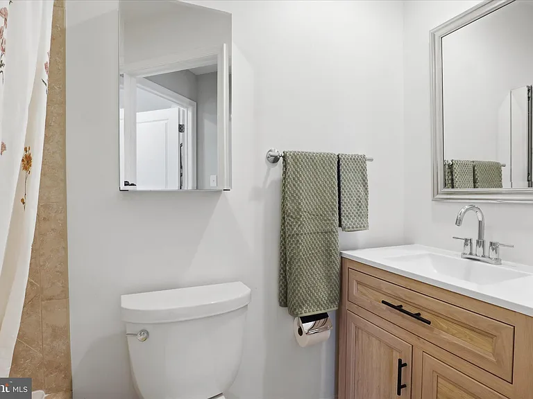 301 S Henry St — Photo 27