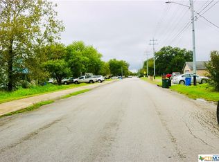 606 E Martindale St, Seguin, TX 78155