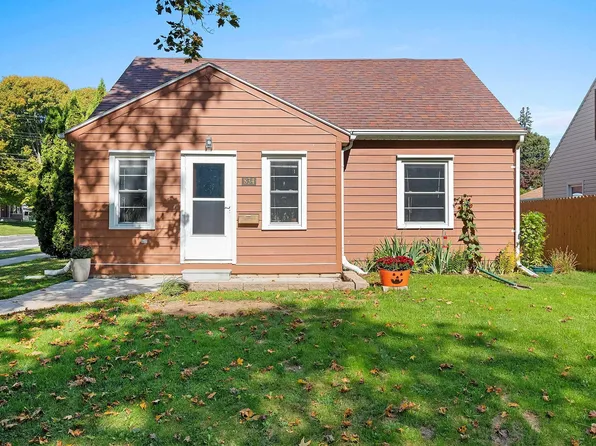 834 Manitou St, Manitowoc, WI 54220