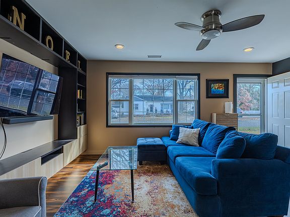 4th image of 87 Rose Ln