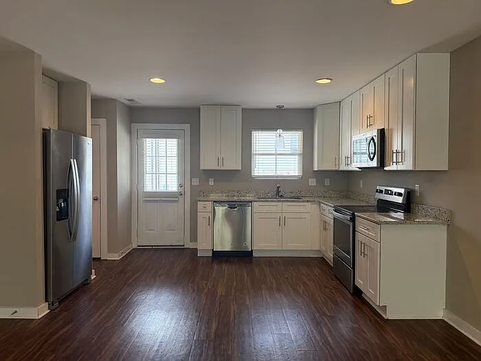 2 bed, 2.5 bath, 1260 sqft, $1,895 — Photo 4