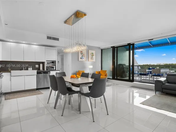 445 Poinciana Dr #1530, North Miami Beach, FL 33160