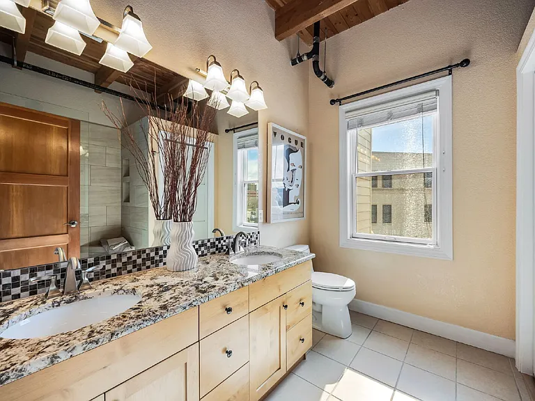 261 Pine St #108 — Photo 11