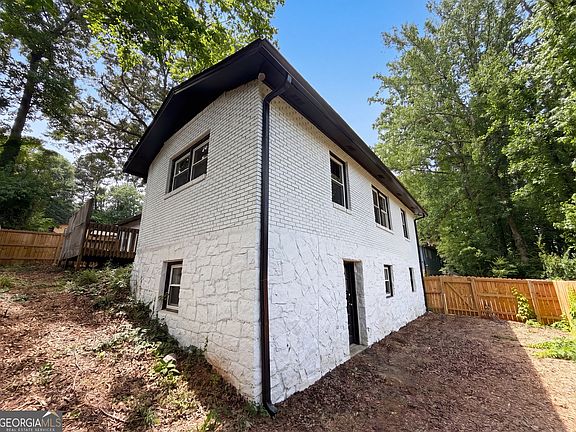 5th image of 3807 Greenhill Dr