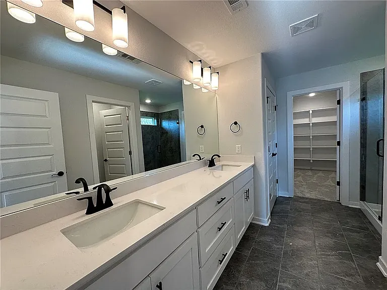 2807 S Angels Rd — Photo 10