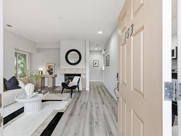 5th image of 25 McAker Ct #103