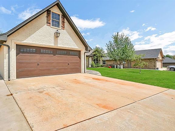 5th image of 121 Eagle Cir