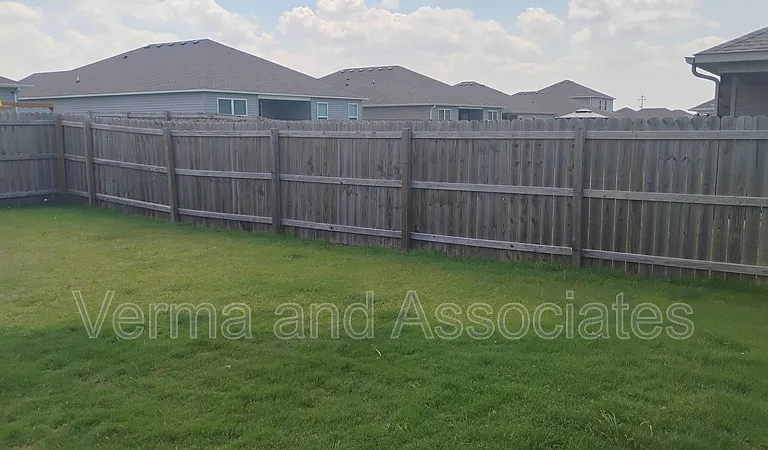 1701 Forest Dr — Photo 5