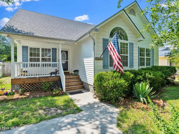 123 NE 30th Street, Oak Island, NC 28465