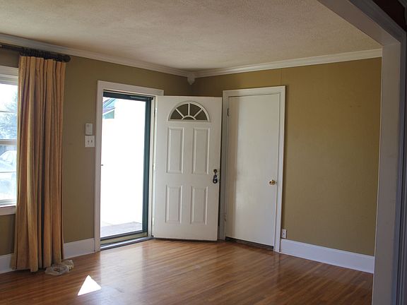 2nd image of 3867 Davila Dr