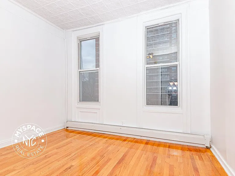 33 Montrose Ave #3L — Photo 4