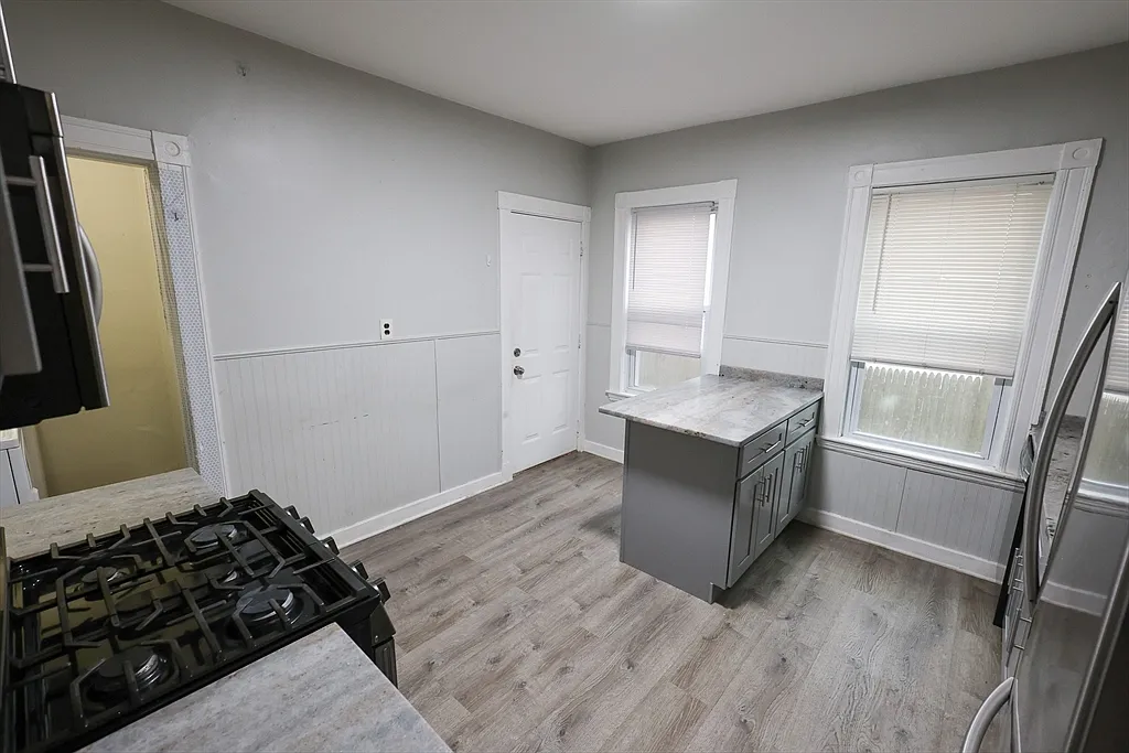Building Photo - 82 Fuller St #1