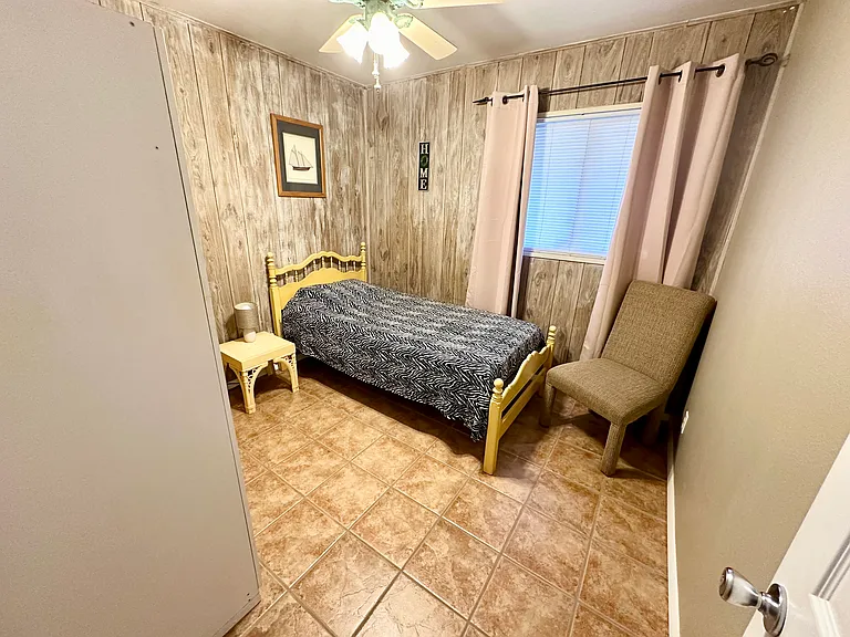 2515 Frances St NE — Photo 15