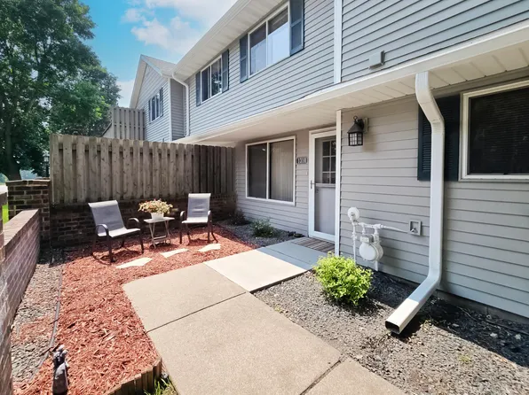 1310 Hilo Ave N, Oakdale, MN 55128