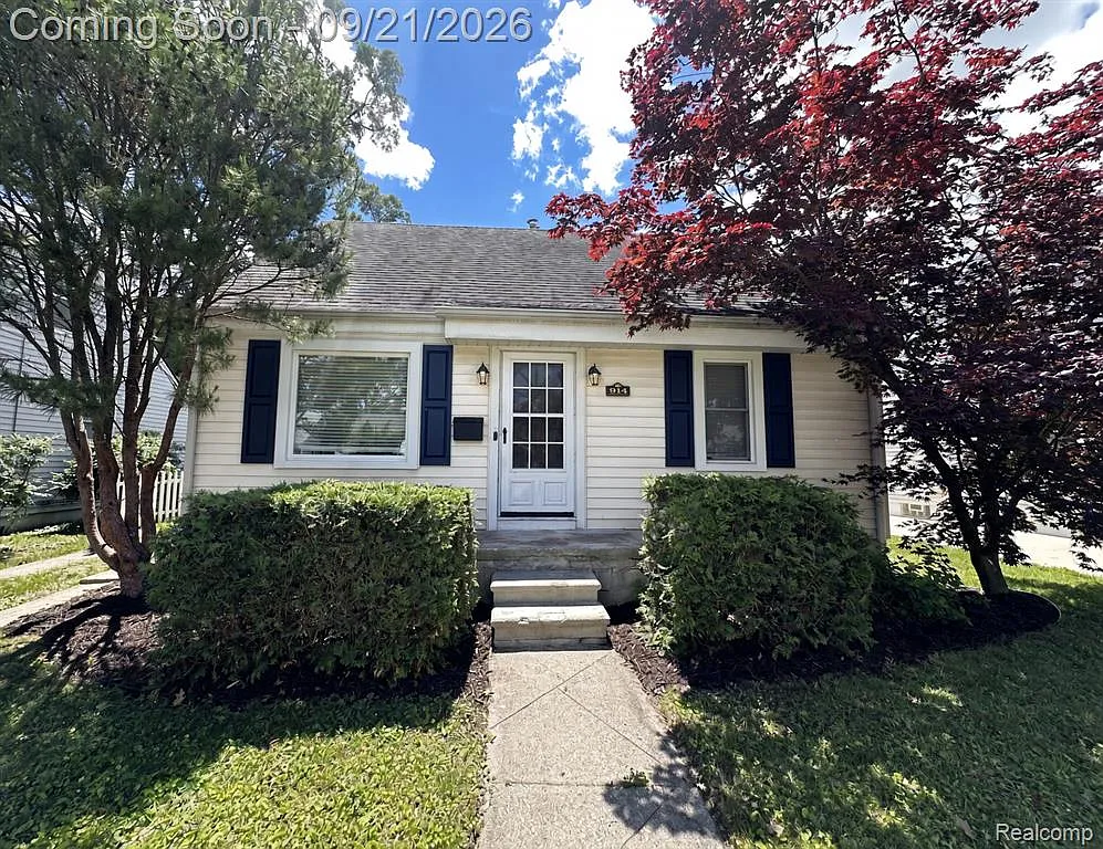 3 bed, 1.5 bath, 870 sqft, $2,300 — Photo 1