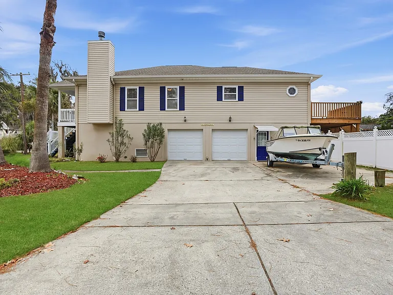 202 Penrose Dr — Photo 33