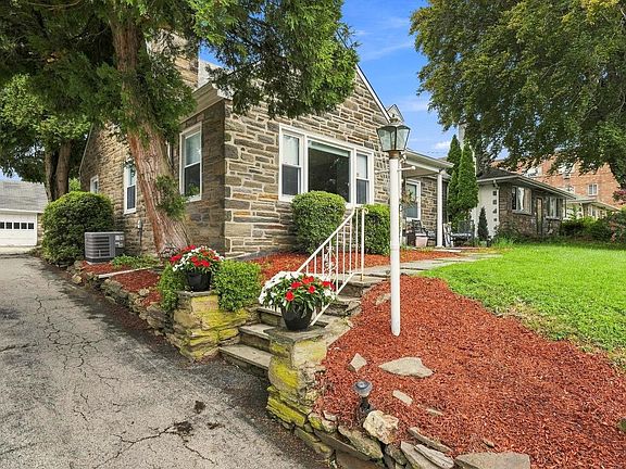5th image of 466 Paoli Ave