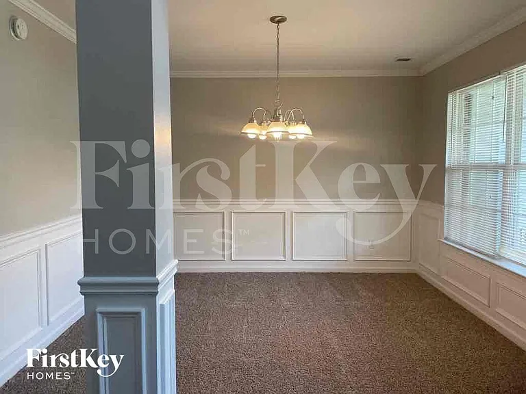 1119 Oak Hollow Ct — Photo 2