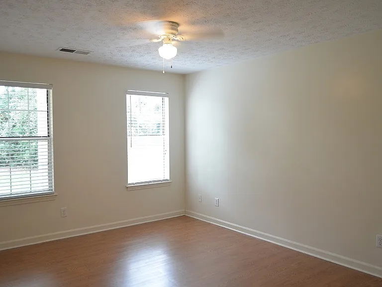 The Glen Apartments — Photo 79
