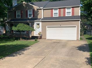 1103 Brainard Rd, Lyndhurst, OH 44124