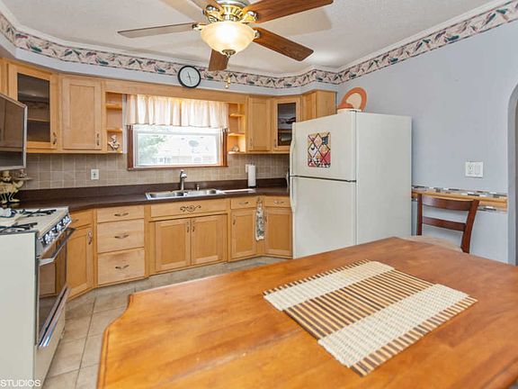 5th image of 8835 S 52nd Ave