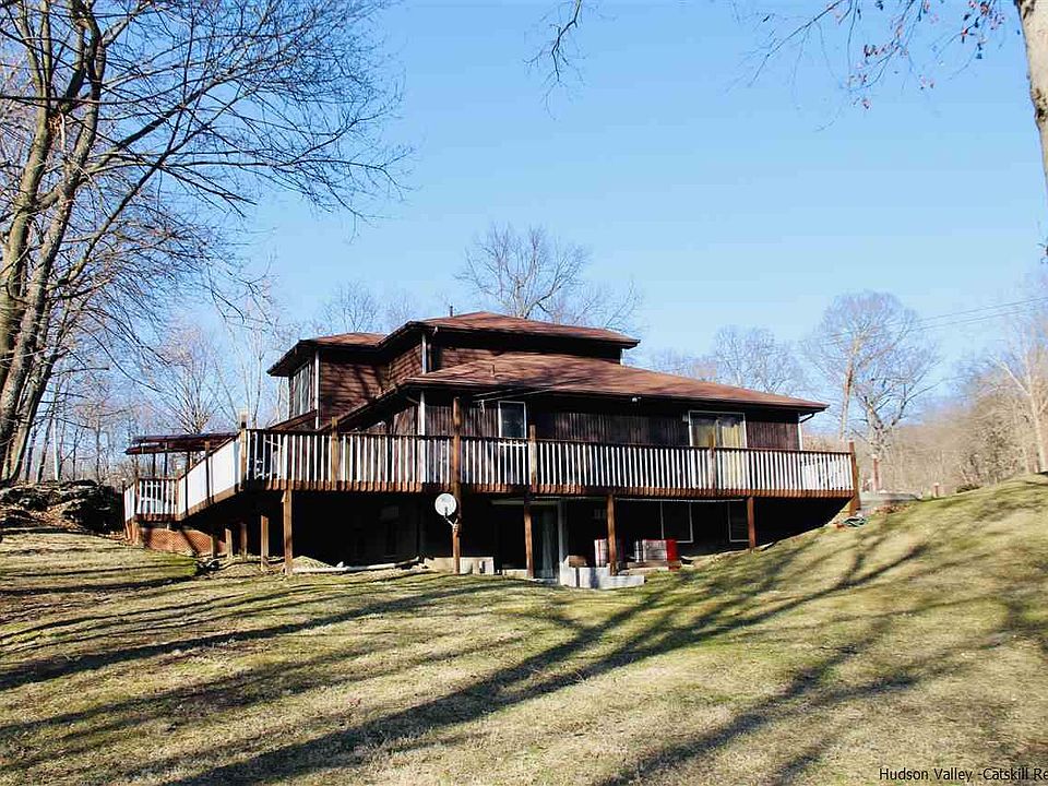 1st image of 18 Camelot Dr