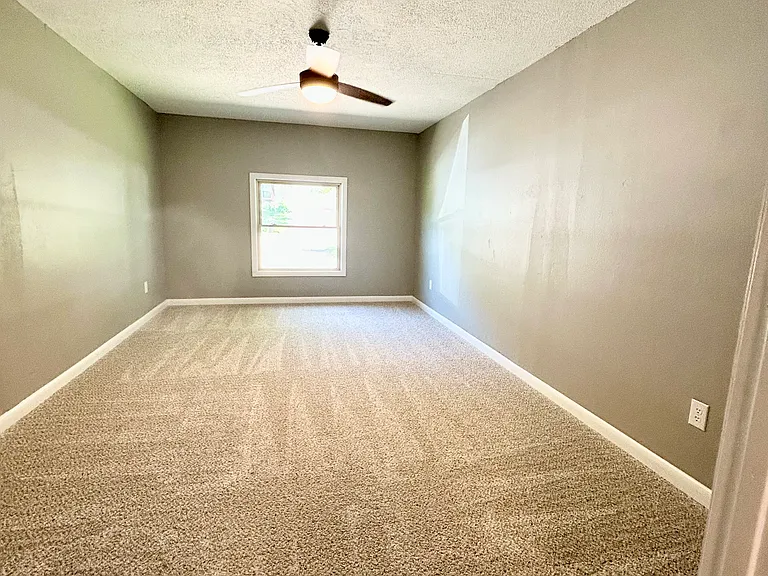 850 N Lola Ln — Photo 6