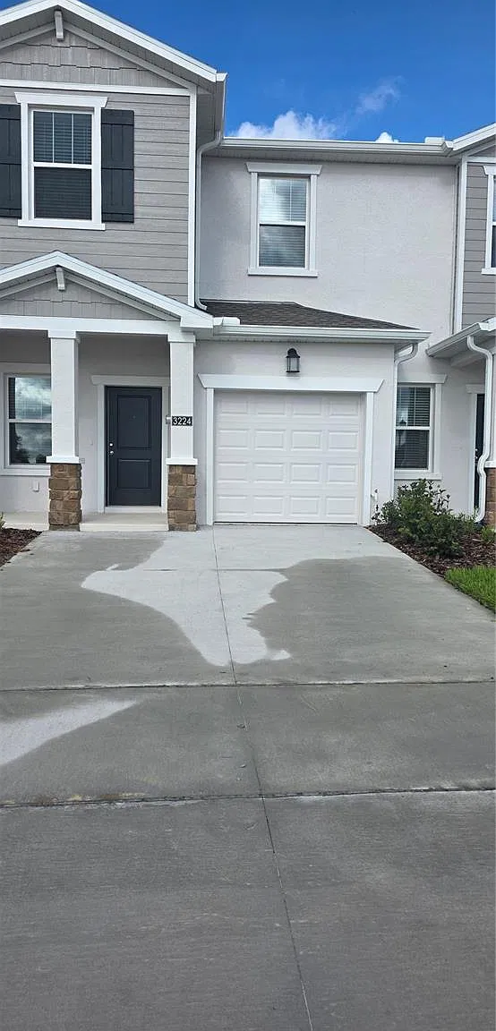 3 bed, 2.5 bath, 1834 sqft, $2,400 — Photo 1
