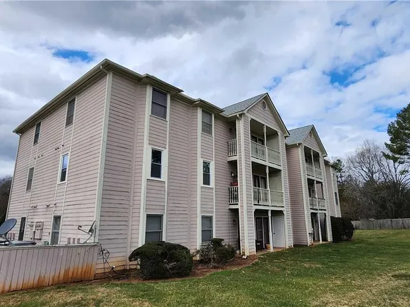 6143 Meadow Rose Ln, Charlotte, NC 28215