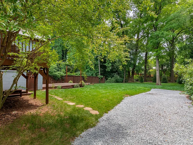 421 Heathcliff St — Photo 38