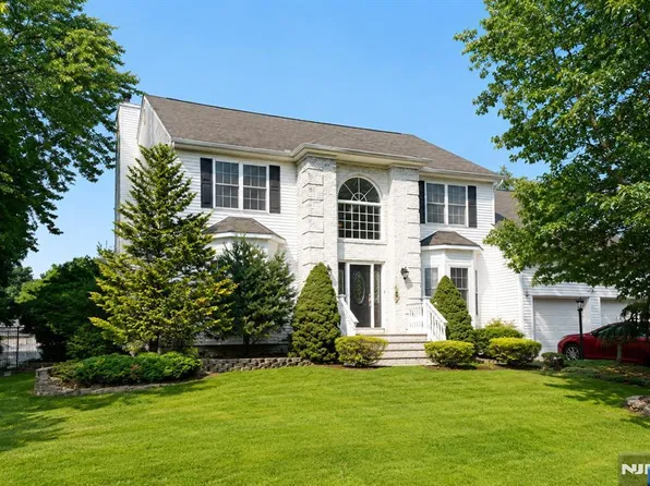 20 Gregory St, Hazlet, NJ 07730