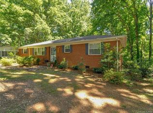 7410 Linda Lake Dr, Charlotte, NC 28215