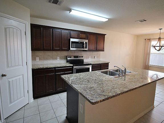 4th image of 520 Clearlake Dr