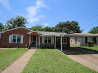 811 S Van Buren St, Mc Gregor, TX 76657
