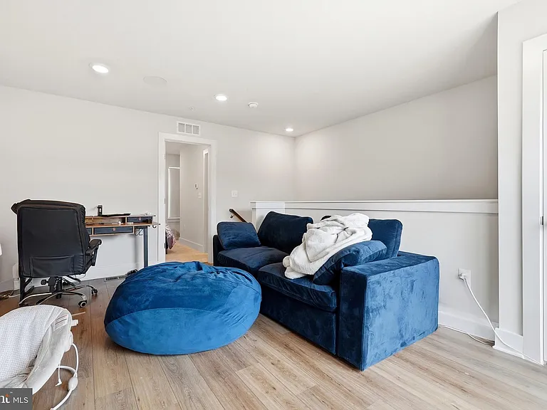 153 Locke St — Photo 31