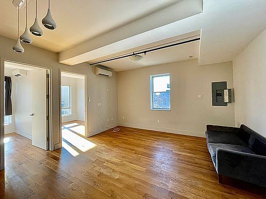 2nd image of 885 Dekalb Ave #401