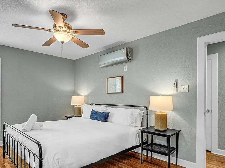 Charming 2-bedroom, 1-bathroom apartment! — Photo 12