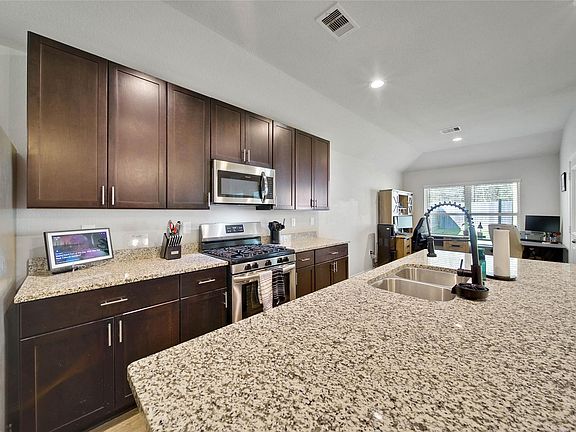 3rd image of 10021 Spring Creek Rd