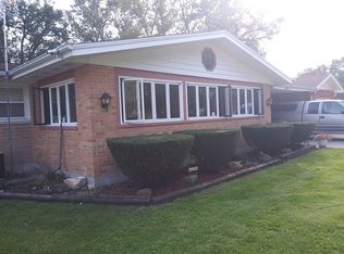 1021 N 10th St, Mattoon, IL 61938