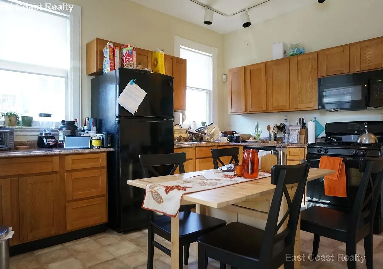 3 bed + 2 bath Duplex — Photo 1