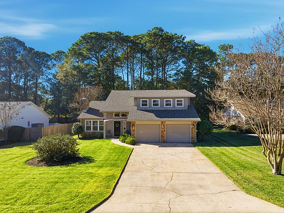 4th image of 1058 Troon Dr E
