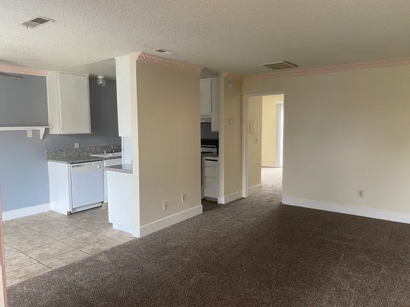 880 Greenfield Ave APT C, Hanford, CA 93230