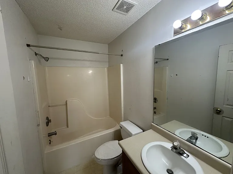 966 Yale Ct — Photo 10