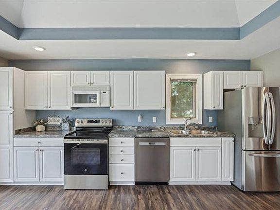 3rd image of 1320-1340 E Hiawatha Dr #1320