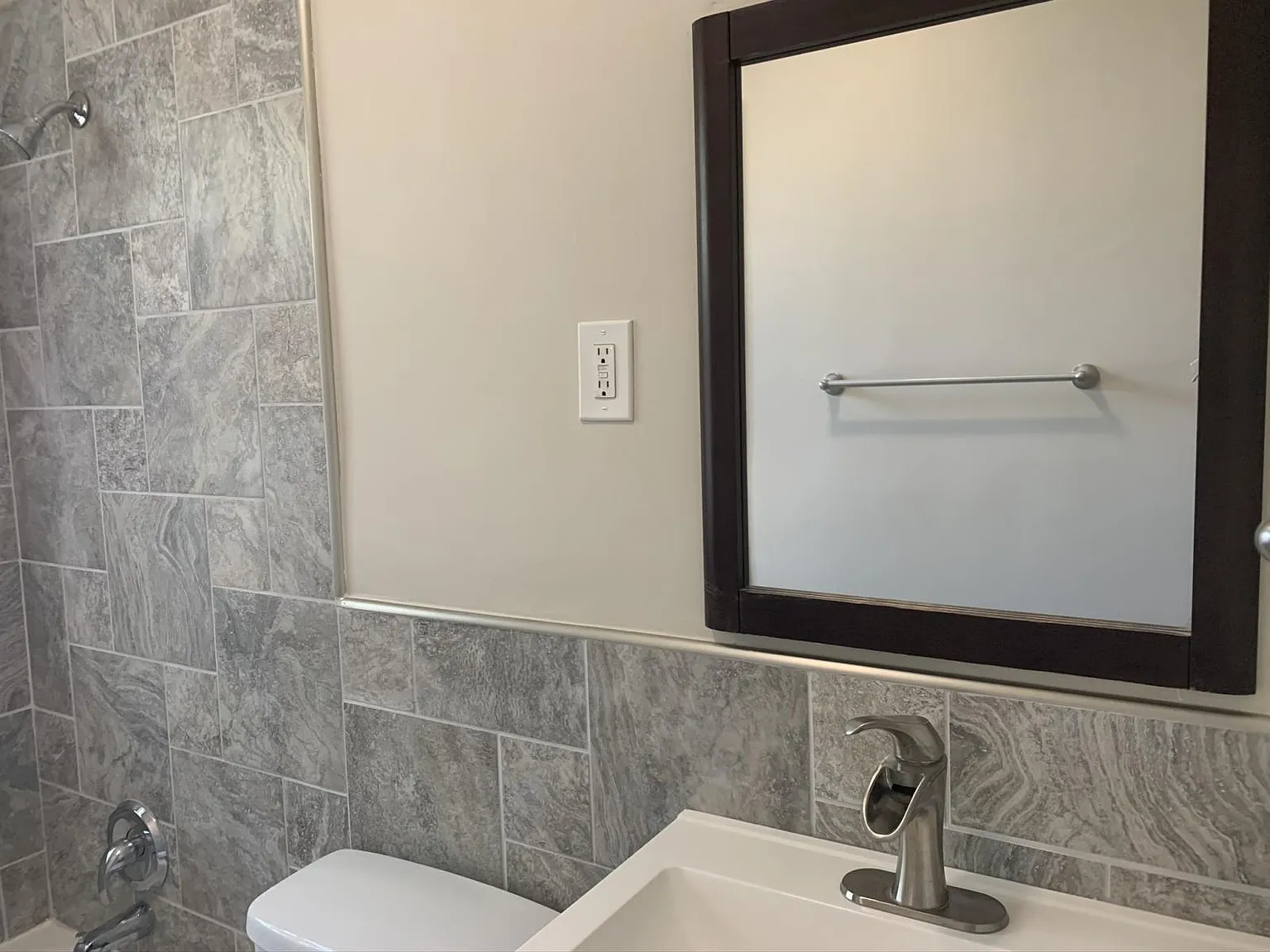 3 bed, 1200 sqft, $1,375 — Photo 2