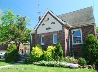 2 Willowbrook Ct, Staten Island, NY 10302