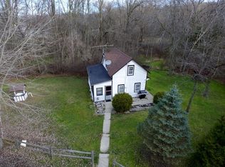 1438 E Friess Lake Dr, Hubertus, WI 53033