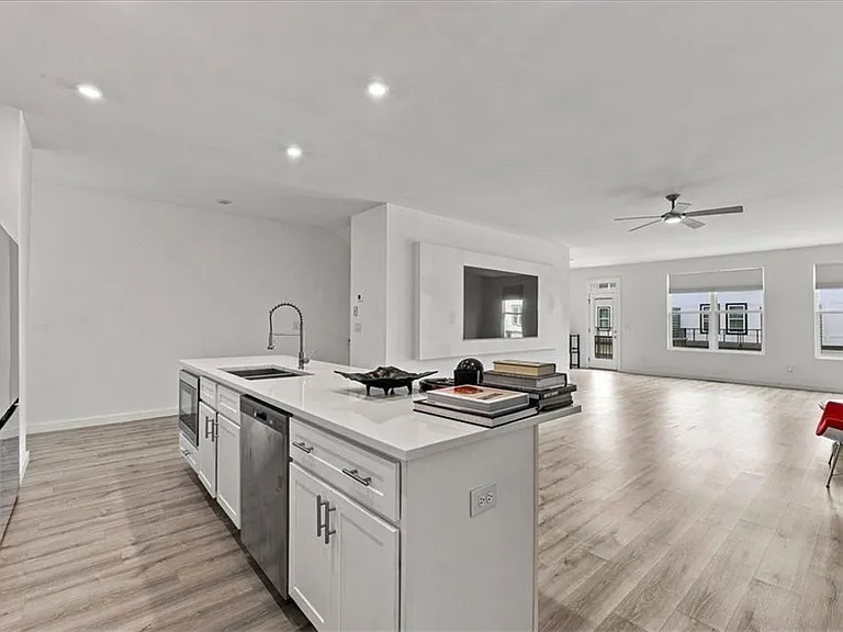 1077 Glen Opal Dr — Photo 14